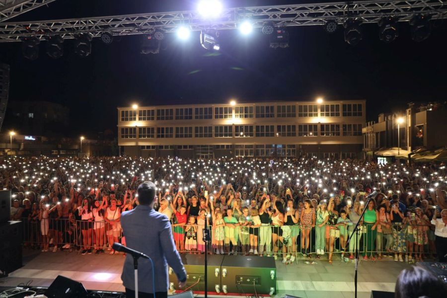 Mirza Selimović održao spektakularan koncert Ilidži pred više od 12.000 ljudi