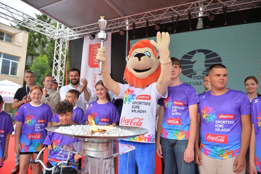 Na Ilidži otvorene Sportske igre mladih: Načelnik Muzur sa učenicima upalio olmpijski plamen