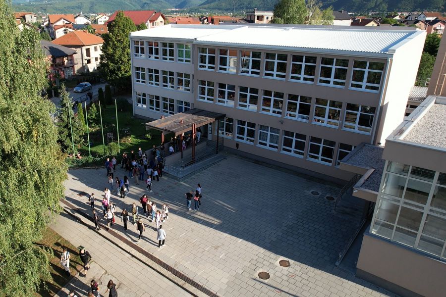 Nastavljena podrška osnovcima: Besplatne užine i prijevoz