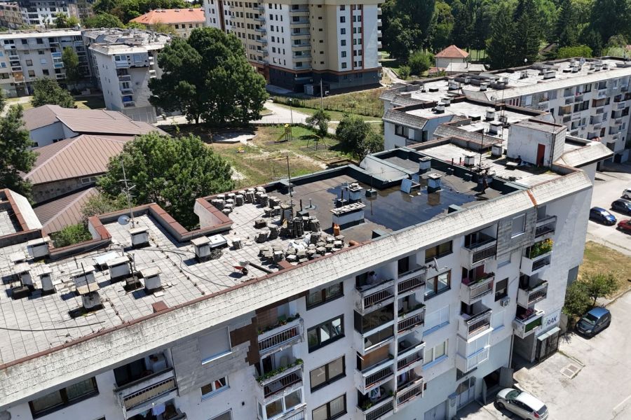 Općina Ilidža nastavlja s uspješnom sanacijom krovova na objektima kolektivnog stanovanja
