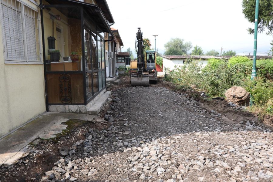 Počela sanacija ulica Avde Karabegovića, Nadosijek i obnova platoa ispred stambenih zgrada u ulici Bosanskih gazija