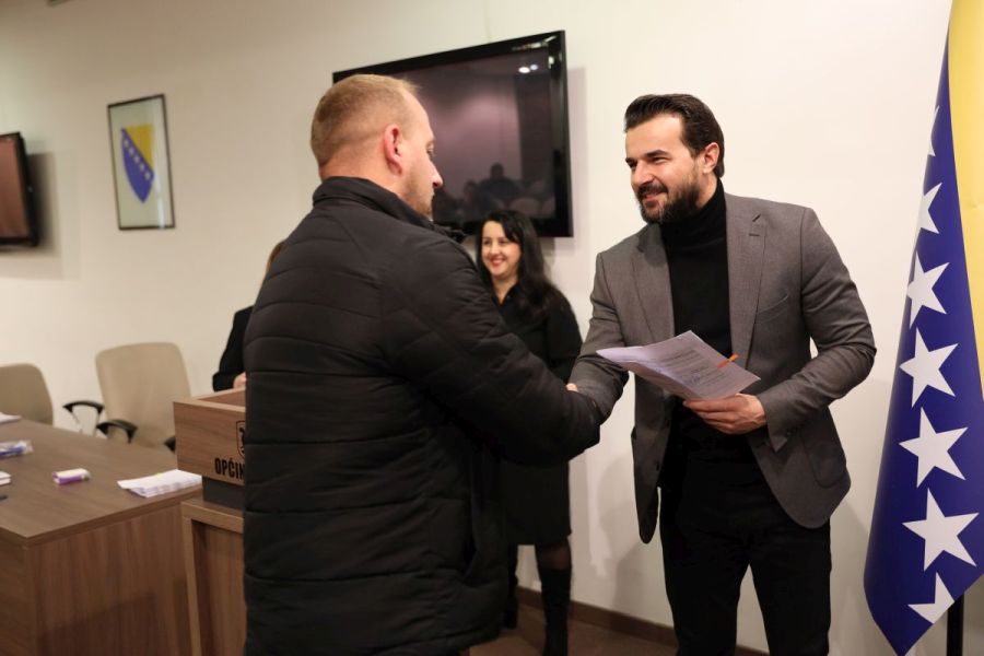 Potpisani ugovori: Zahvaljujući kvalitetnom programu Općine Ilidža posao dobilo 29 nezaposlenih osoba
