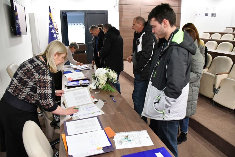 Potpisivanje ugovora: Općina Ilidža izdvojila više od milion KM za stipendije učenicima i studentima