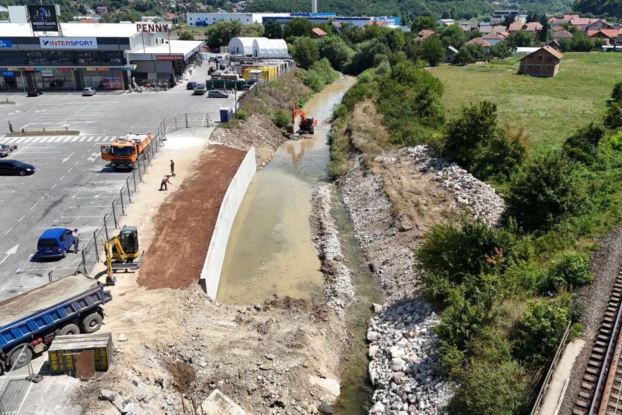 Preventivne mjere na vodotocima: Uređen dio obala Zujevine, čisti se i korito Večerice