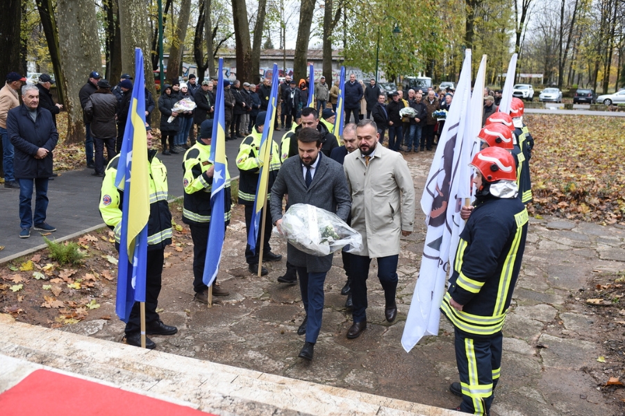 Polaganjem cvijeća i Svečanom sjednicom OV na Ilidži obilježen Dan državnosti Bosne i Hercegovine