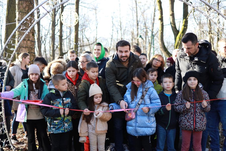 U obnovljenom ilidžanskom Velikom parku otvorena Zimska čarolija